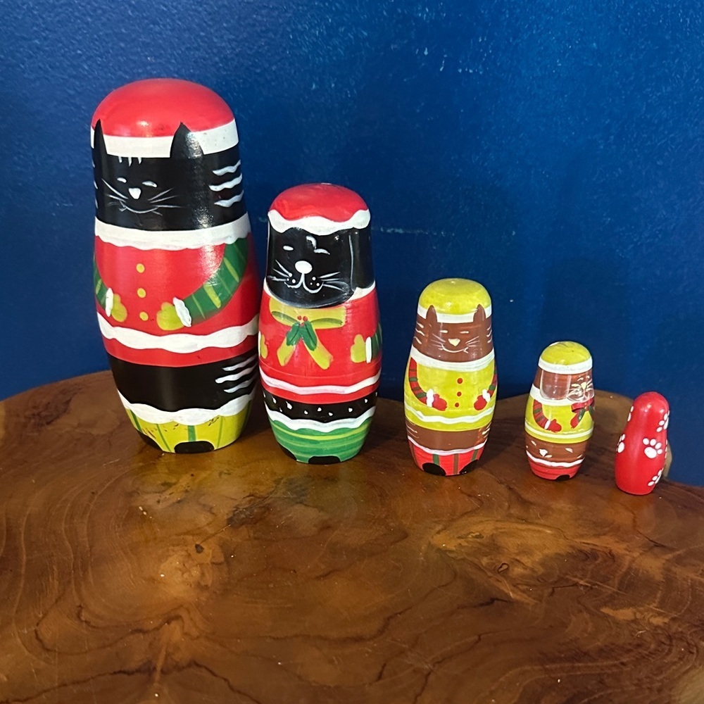 Set of 5 Wooden Nesting Christmas Cats Black & Brown Cats